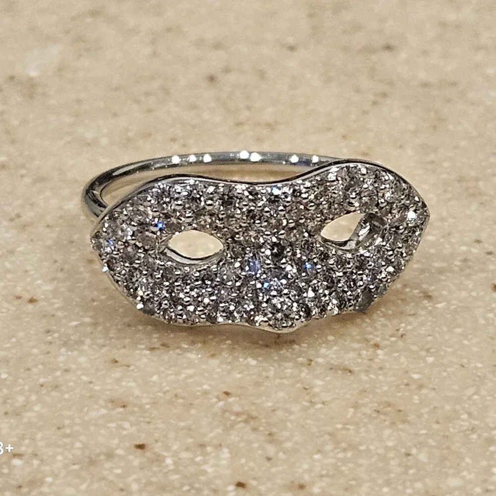 RARE LUXURY MONICA RICH KOSANN UNMASKED PHANTOM MASK PAVE DIAMOND 18K RING BAND